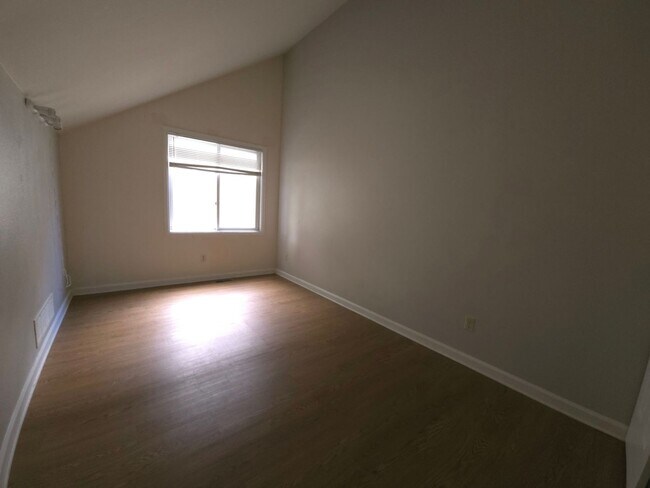 Building Photo - 896 18th St