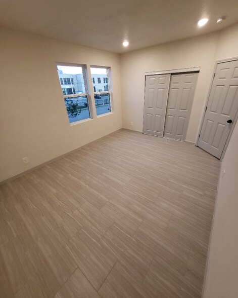 Building Photo - 647 Hammond Ave