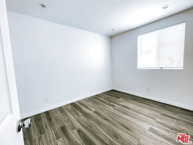 Building Photo - 2450 W 60th St