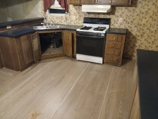 Building Photo - Sunny 3-Bedroom Home with 2 Baths and 1,500 Sq Ft in the Heart of Denmark – Only $850/mo