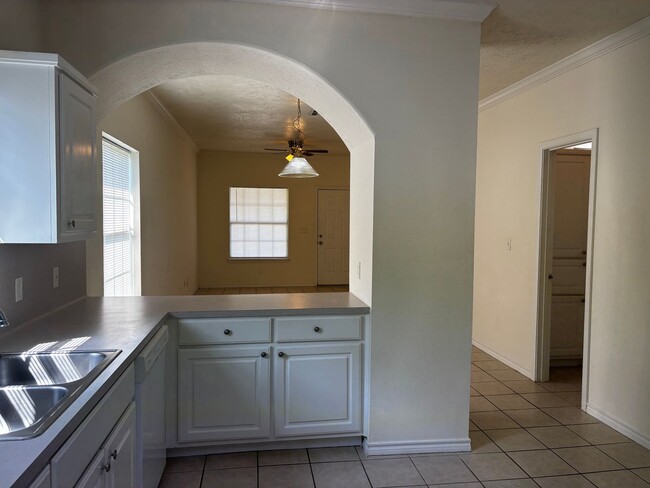 Building Photo - 2 bedroom 2 bath