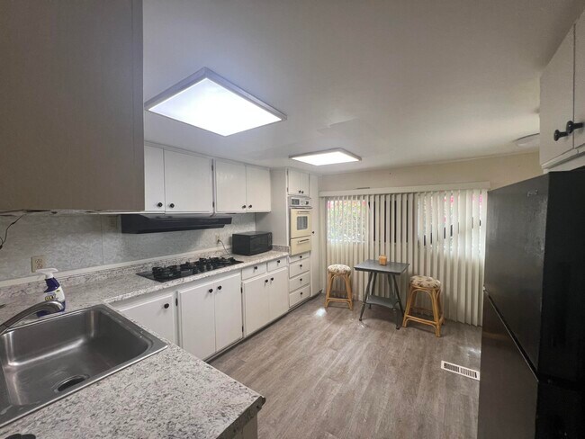 Building Photo - 69470 Midpark Dr