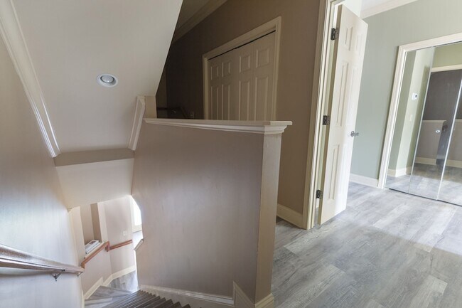 Building Photo - 4316 Summercrest Blvd