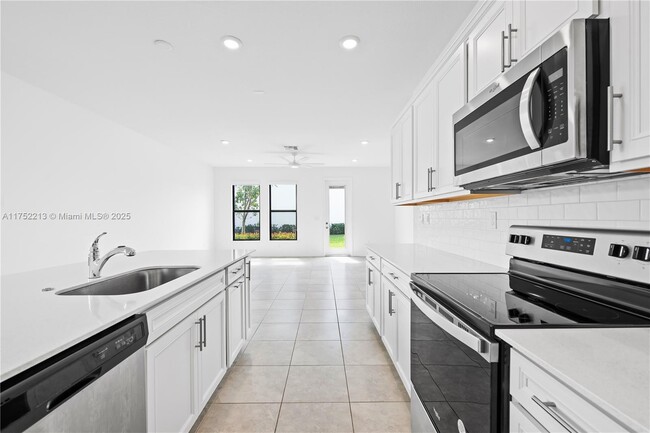 Building Photo - 2102 Appleton Cir N
