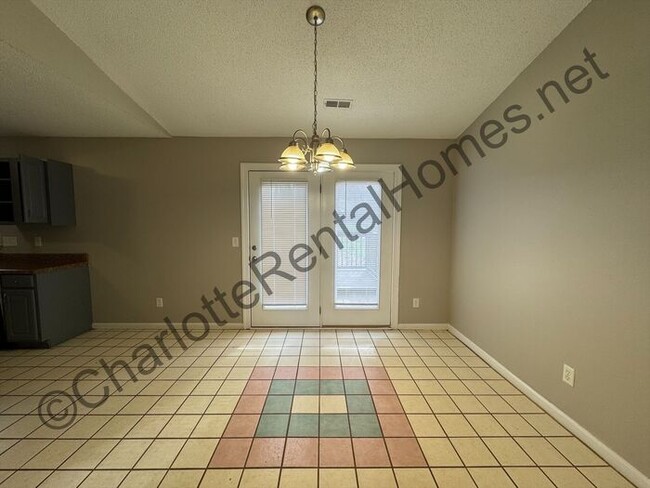 Building Photo - Nice 3 bedroom 2 bathroom home in Charlotte!