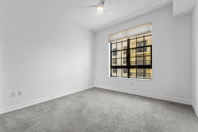 Building Photo - 701 S Olive Ave