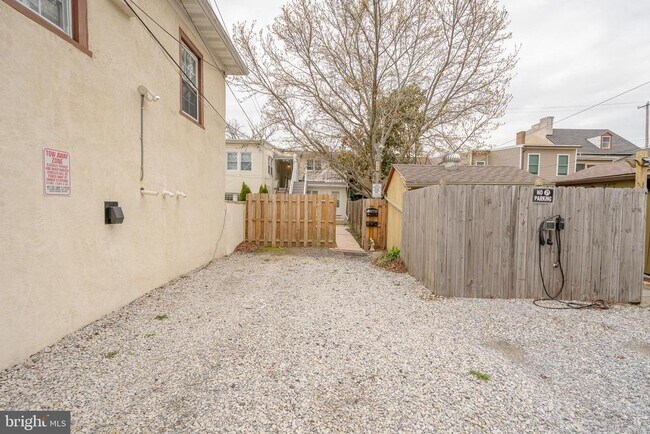 Building Photo - 340 W Gay St