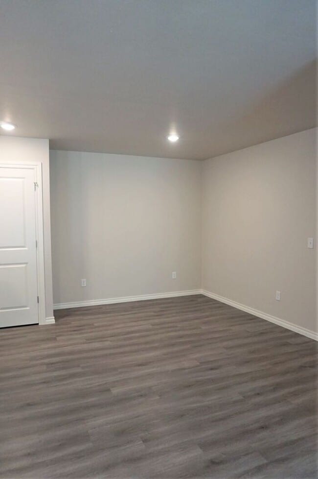 Building Photo - 3 Bed 2 Bath 2 Car Duplex in Chisholm Creek NW OKC