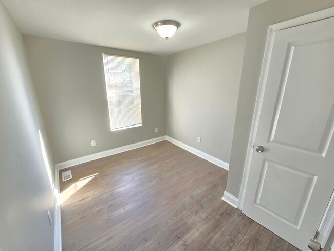 Building Photo - Beautiful 3 Bedroom 1 Bathroom East Baltimore Town Home
