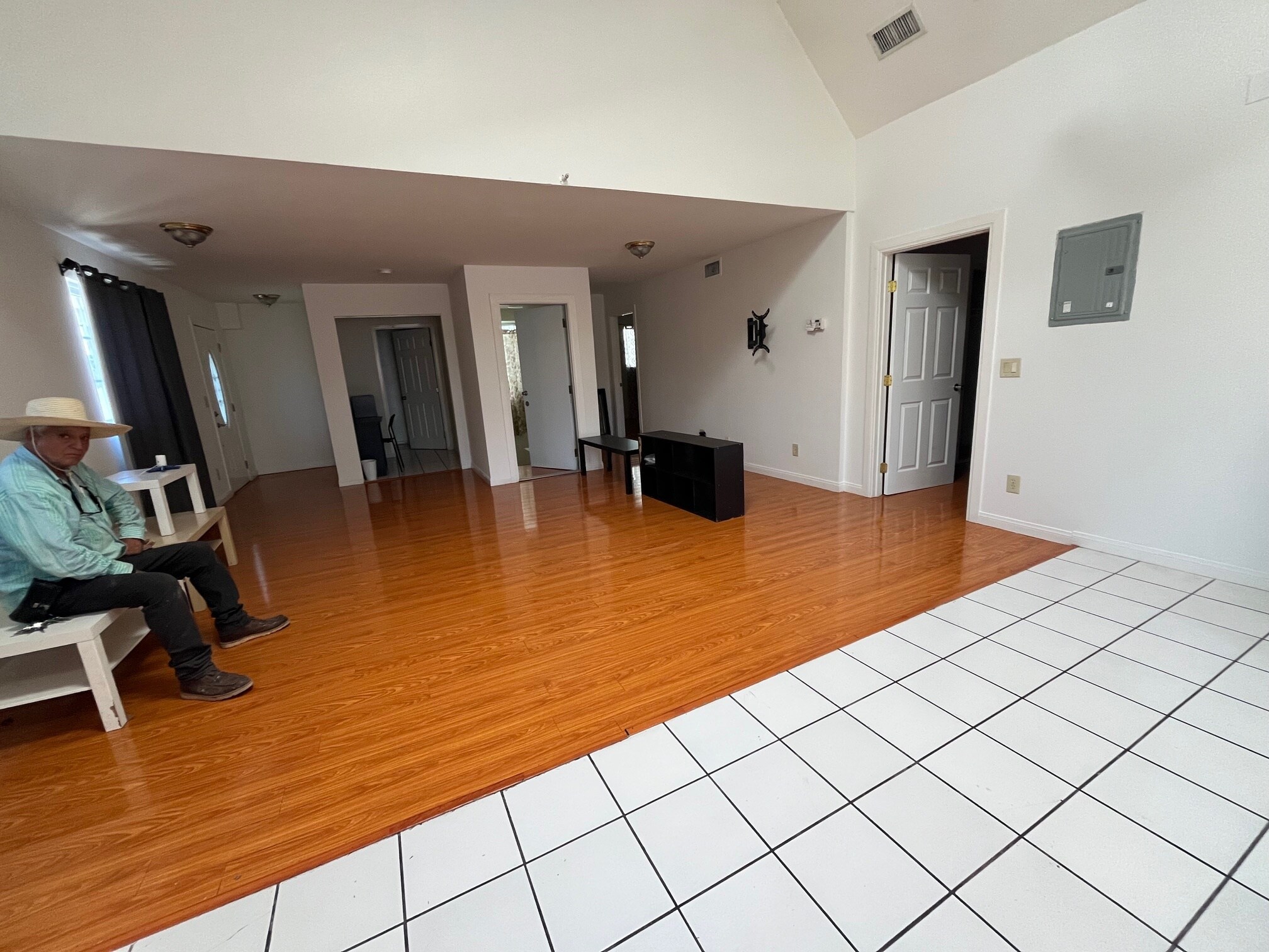 Building Photo - 2635 Dobinson St