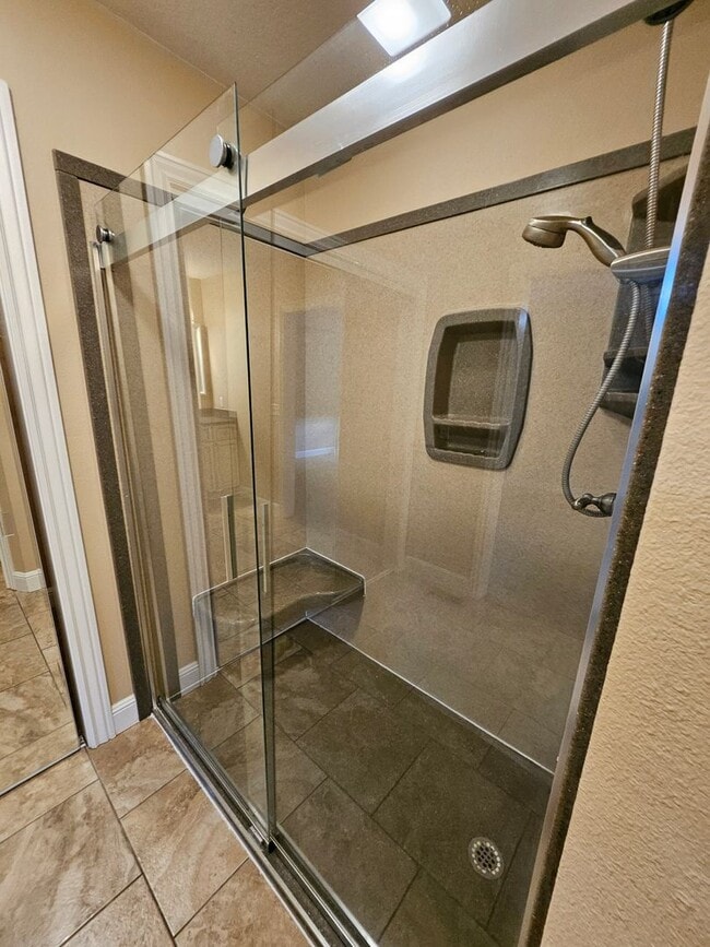 Building Photo - 3 Bedroom 2 Bath 2 Car Garage House.  Walking Distance to the Medical School