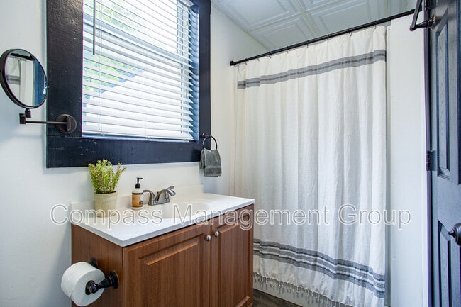 Building Photo - 813 Hall of Fame Dr