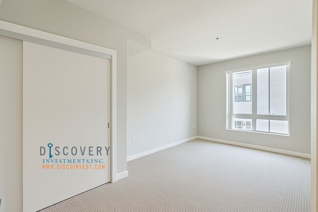 Building Photo - Large Downtown Oakland Two Bedroom Condominium at The Jade