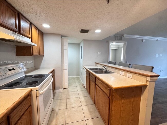 Building Photo - 9909 Westwood Dr