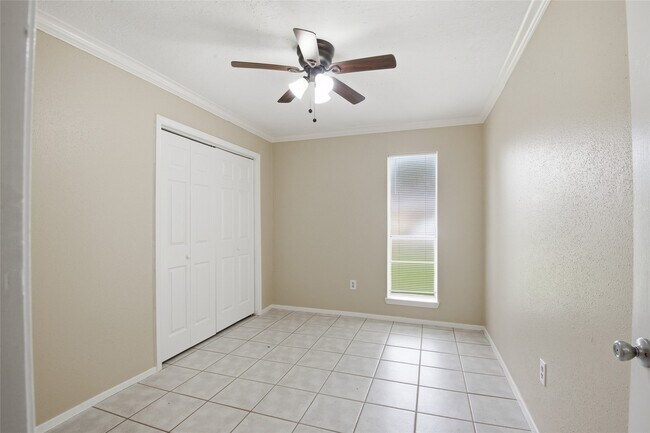 Building Photo - 6122 S Greenpark Dr