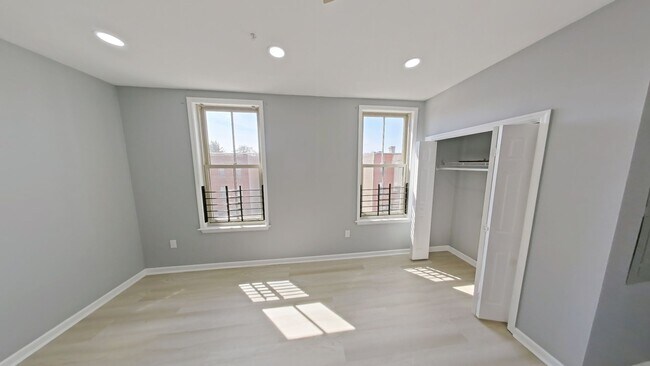 Building Photo - 1831 W Diamond St