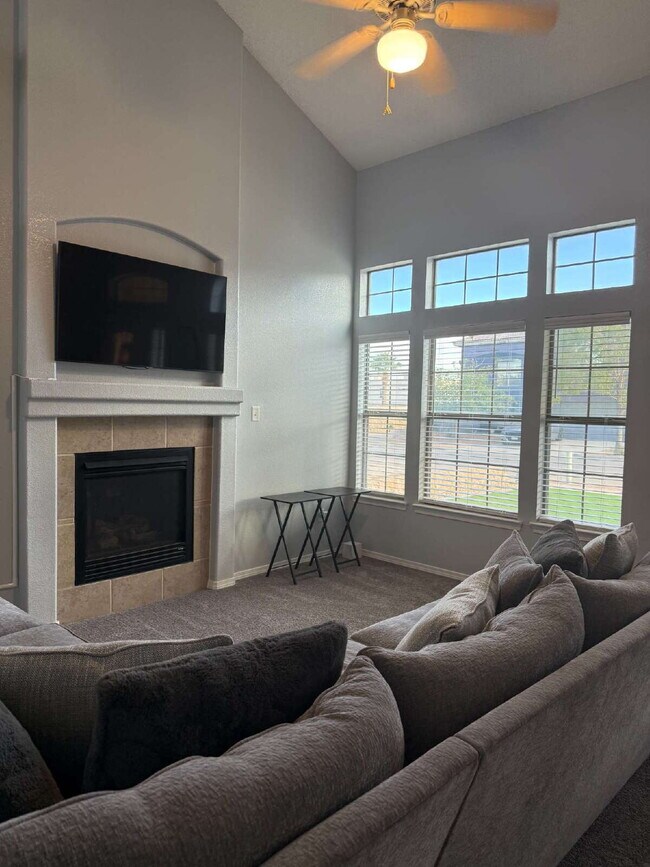 Building Photo - "Charming 3-Bed Oasis with Granite Touches & Cozy Fireplace in El Paso!"