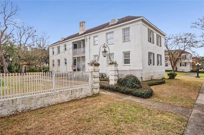 Building Photo - 214 Upham St
