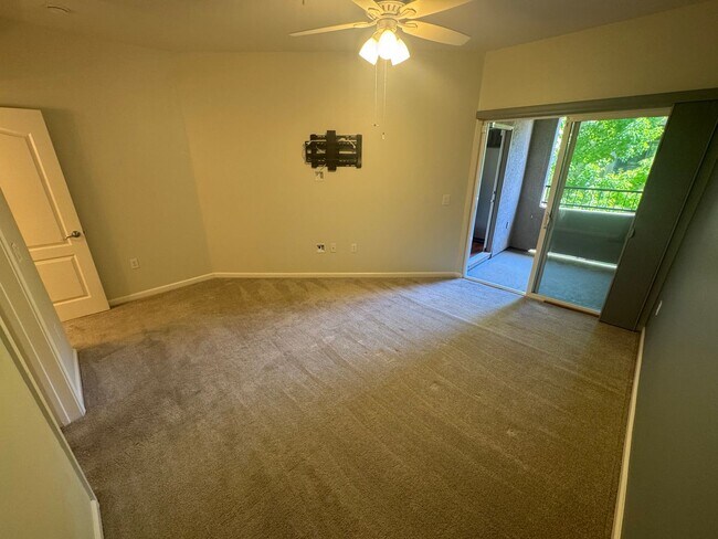 Building Photo - 2 bedroom | 2 bathroom | Upstairs loft | L...