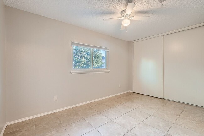 Building Photo - Ready for Rent!