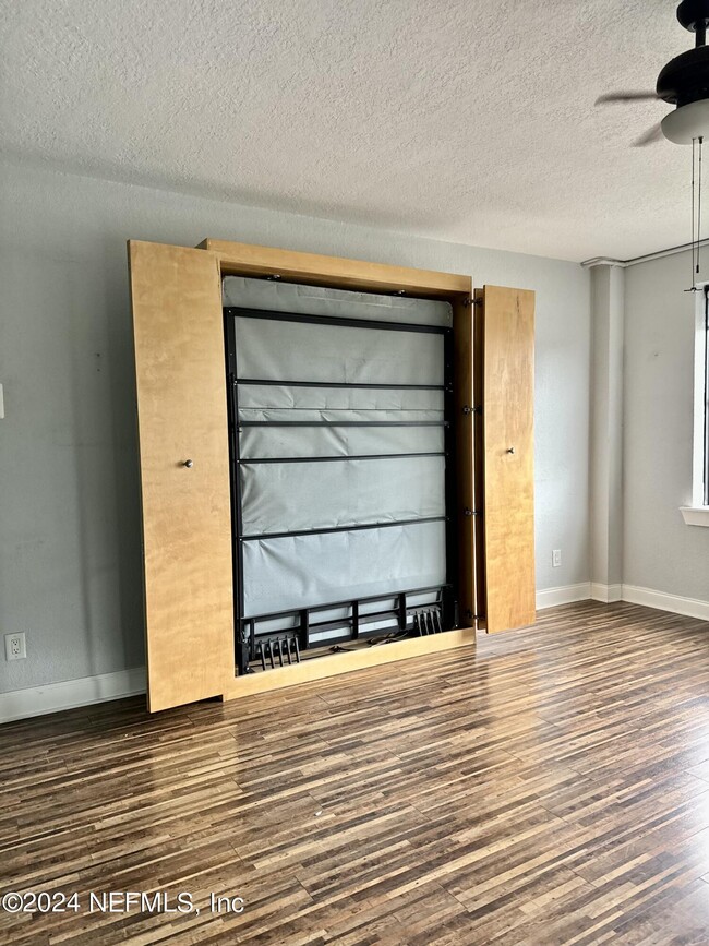 Building Photo - 311 W Ashley St