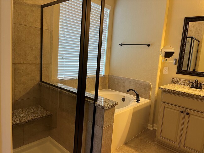 Building Photo - 12250 La Strada St