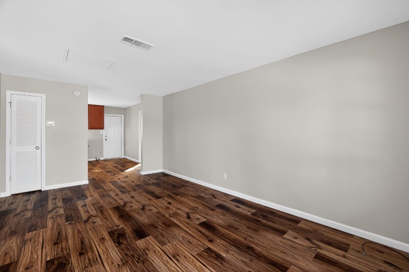 Building Photo - 3681 Lynn Dr