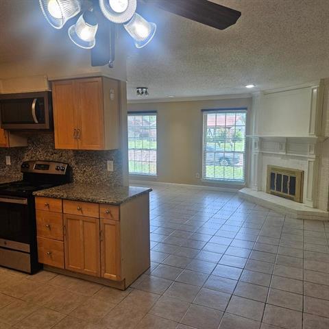 Building Photo - 2221 Ridgedale Dr