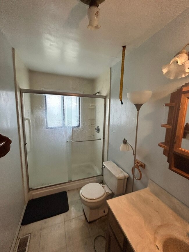 Building Photo - 2611 Meadowlane Dr