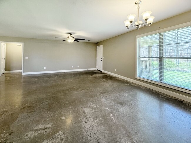 Building Photo - 698 Mulberry Rd