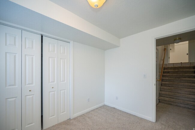 Building Photo - 8004 Old Barn Dr