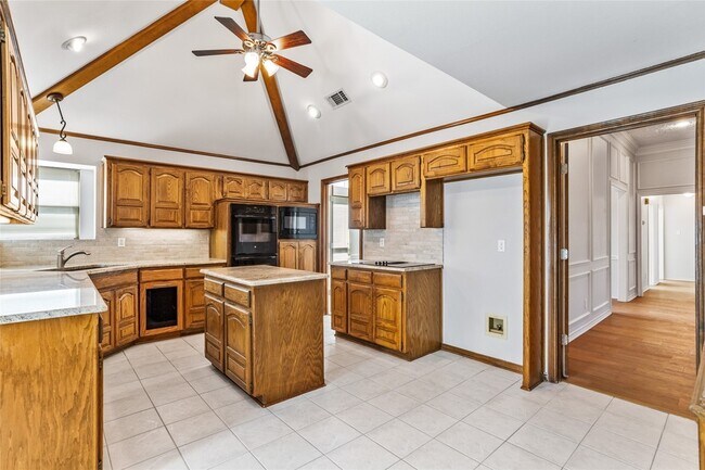 Building Photo - 2942 Woodland Hills Dr