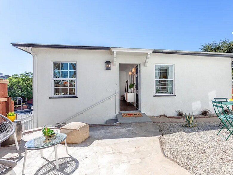 Building Photo - 2615 Edgehill Dr
