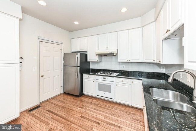Building Photo - 9804 Bolton Village Ct