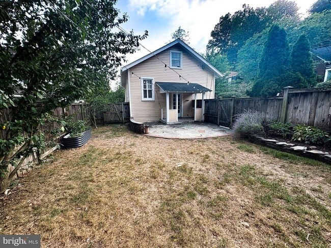 Building Photo - 27 W Wyatt Ave