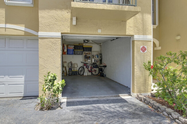 Building Photo - 1155 Lake Shore Dr