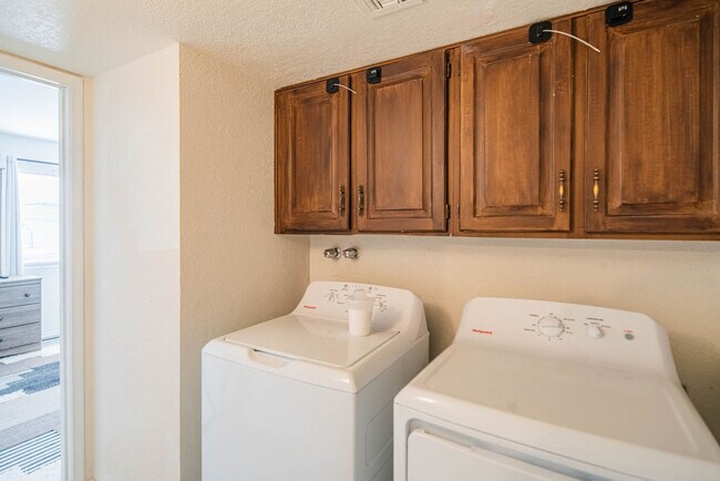 Building Photo - 6411 E Thunderbird Rd