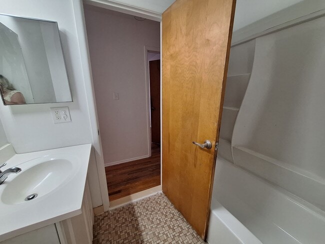 Building Photo - 3 bedroom home in Southfield with sprawlin...