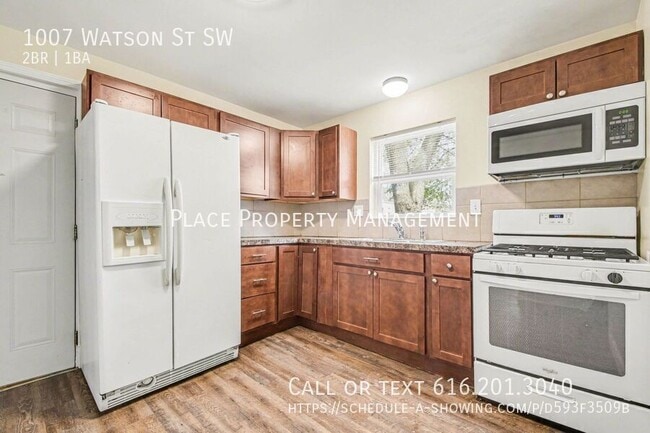 Building Photo - 1007 Watson St SW