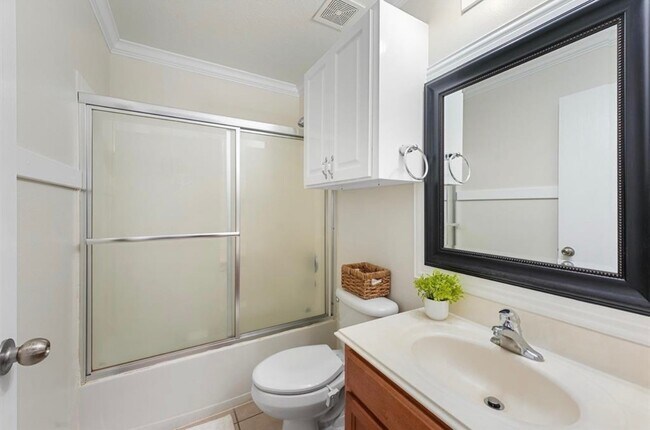 Building Photo - 1614 York Creek Dr