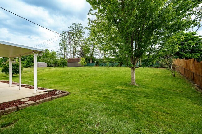 Building Photo - 366 Randy Dr
