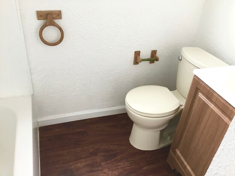 Building Photo - 2127 B Street