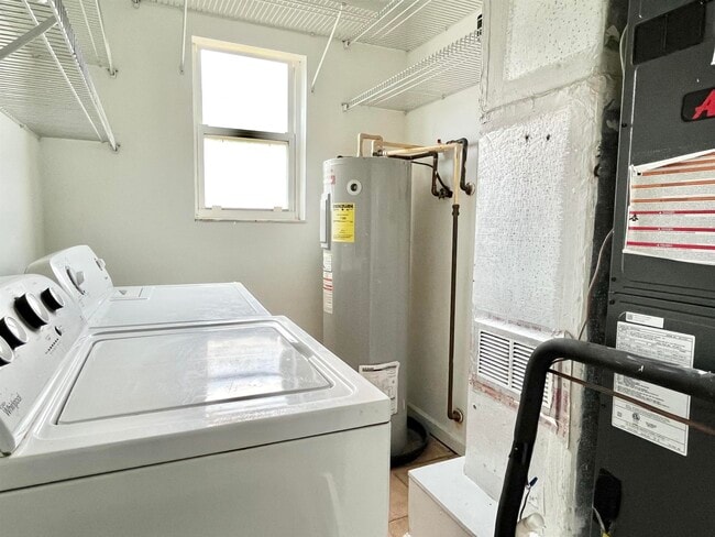 Building Photo - 13 E St