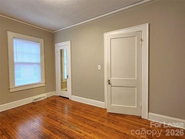 Building Photo - 337 N 9th St