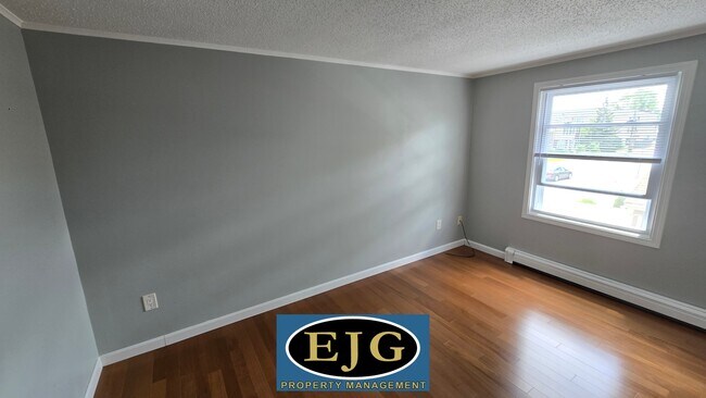 Building Photo - 158 Beech St