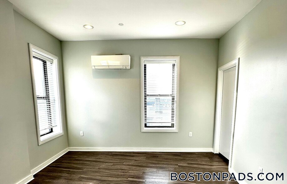 Building Photo - 82 Franklin St