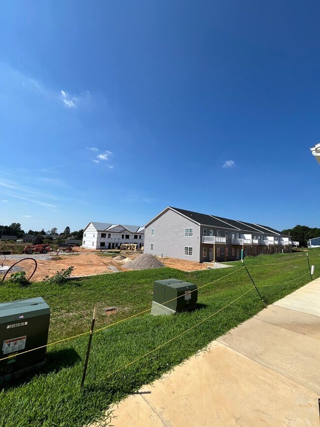 Building Photo - 3906 Tunnel Hill Rd