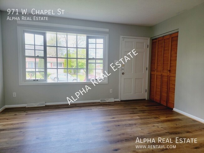 Building Photo - Pet friendly home with level fenced back y...