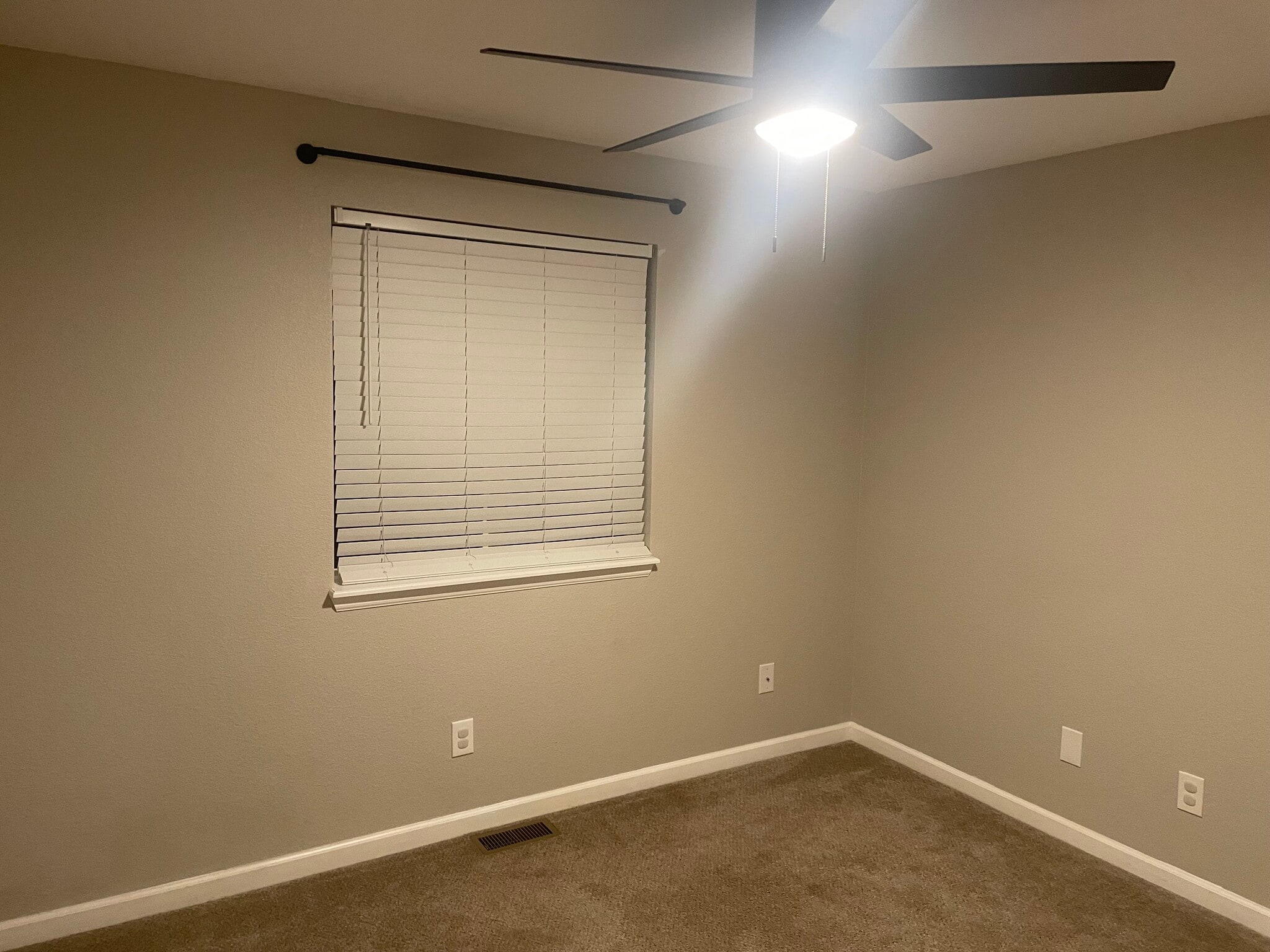 Building Photo - 3228 W Girard Ave