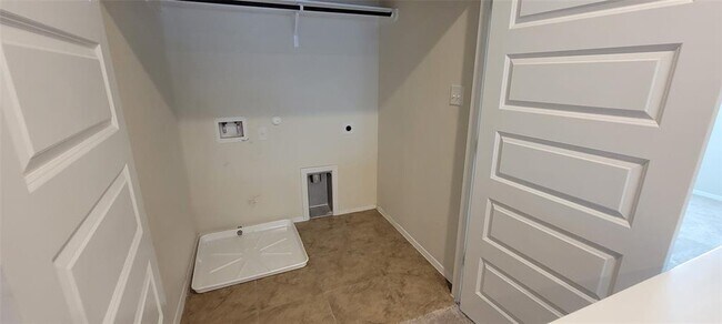 Building Photo - 127 Trailside Ln